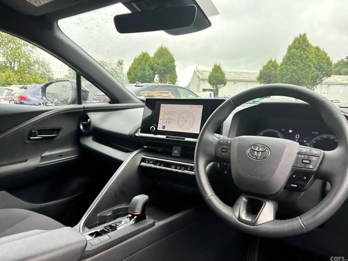 Toyota C-HR SUV, Petrol Hybrid, 2025, Silver