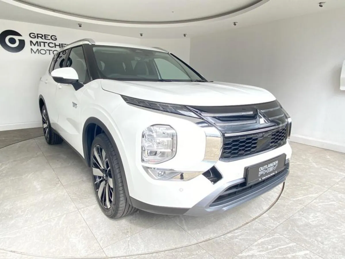 Mitsubishi Outlander SUV, Petrol Hybrid, 2026, White