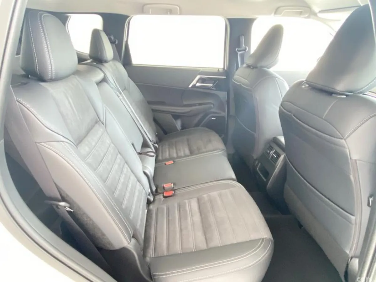 Mitsubishi Outlander SUV, Petrol Hybrid, 2026, White