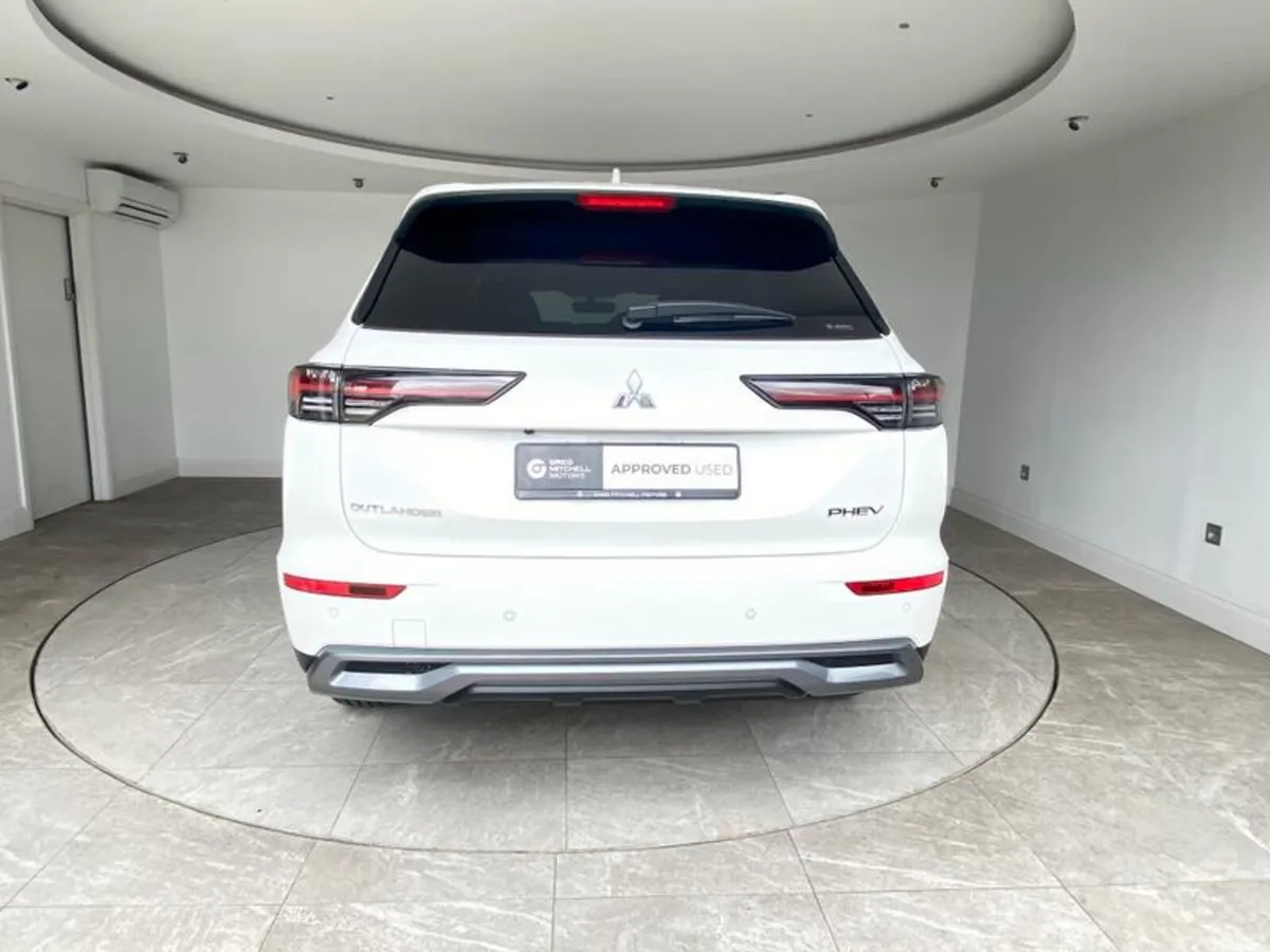 Mitsubishi Outlander SUV, Petrol Hybrid, 2026, White