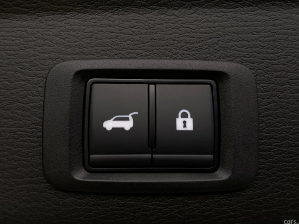 Mitsubishi Outlander SUV, Petrol Hybrid, 2026, White