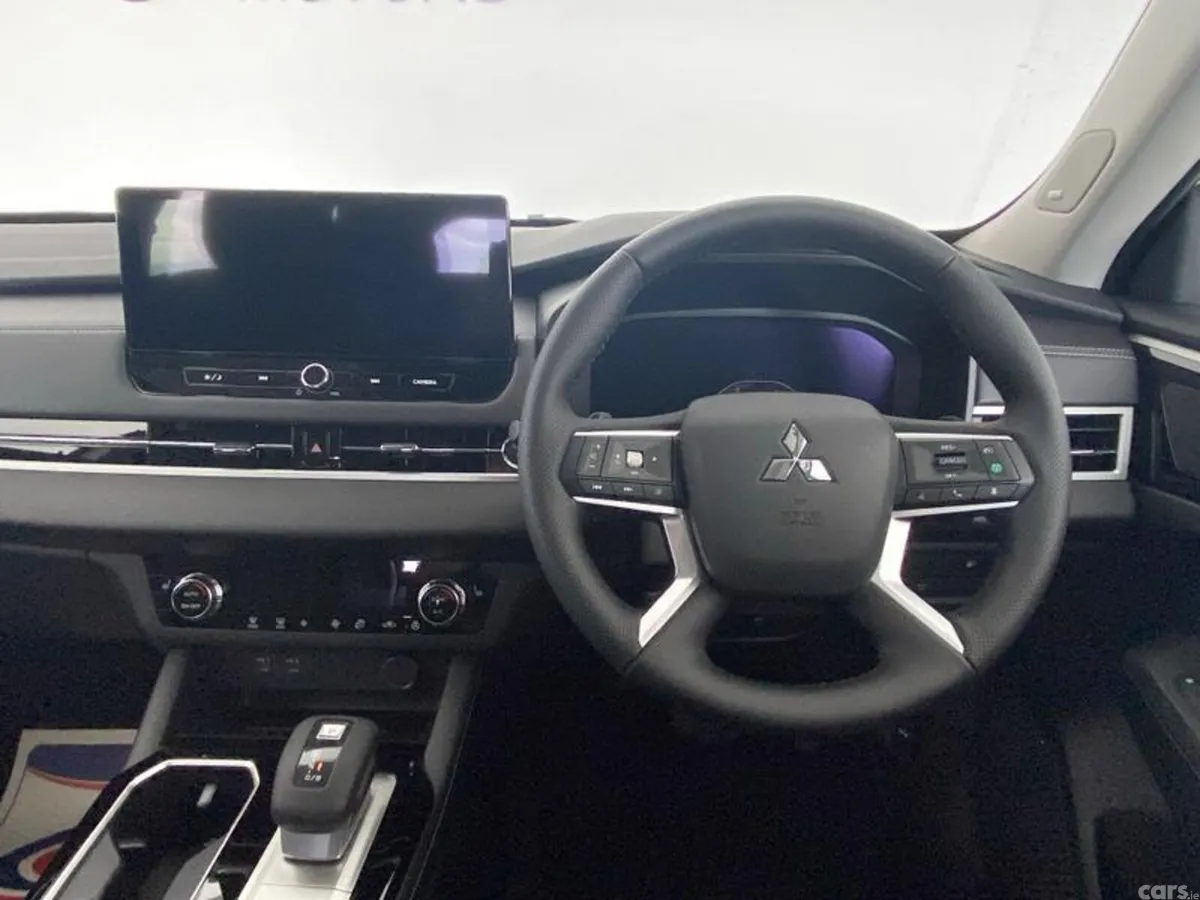Mitsubishi Outlander SUV, Petrol Hybrid, 2026, White