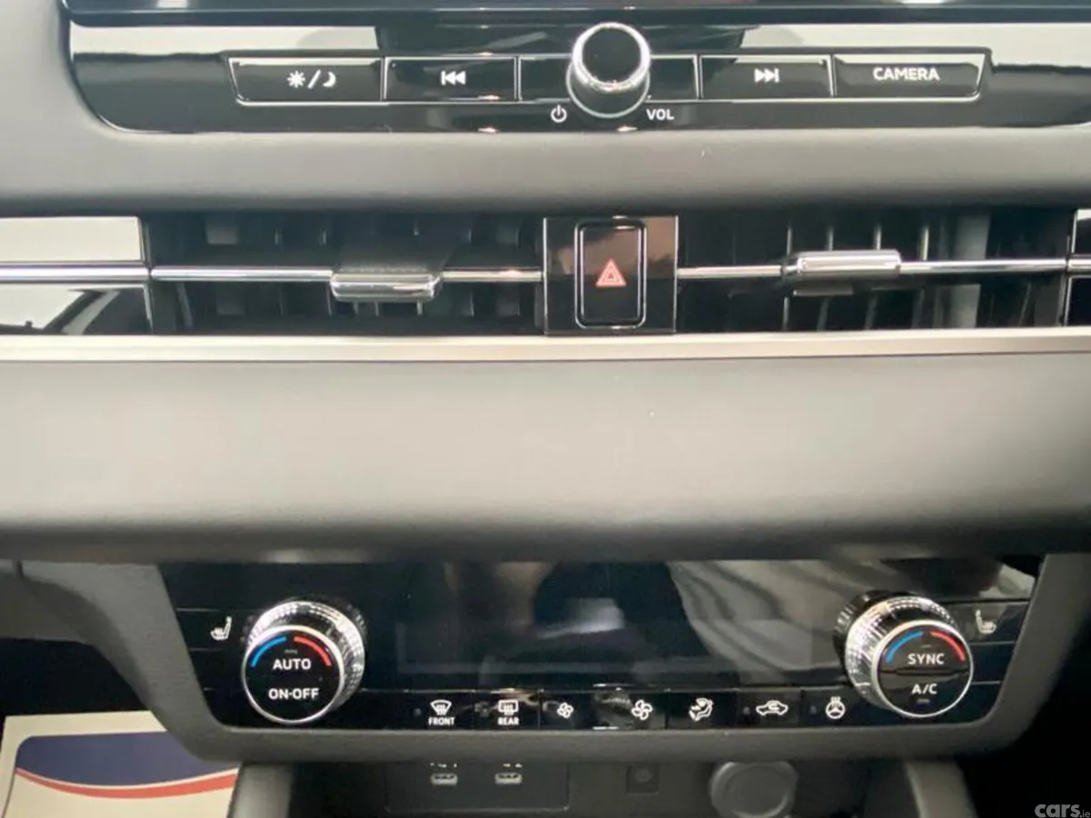 Mitsubishi Outlander SUV, Petrol Hybrid, 2026, White