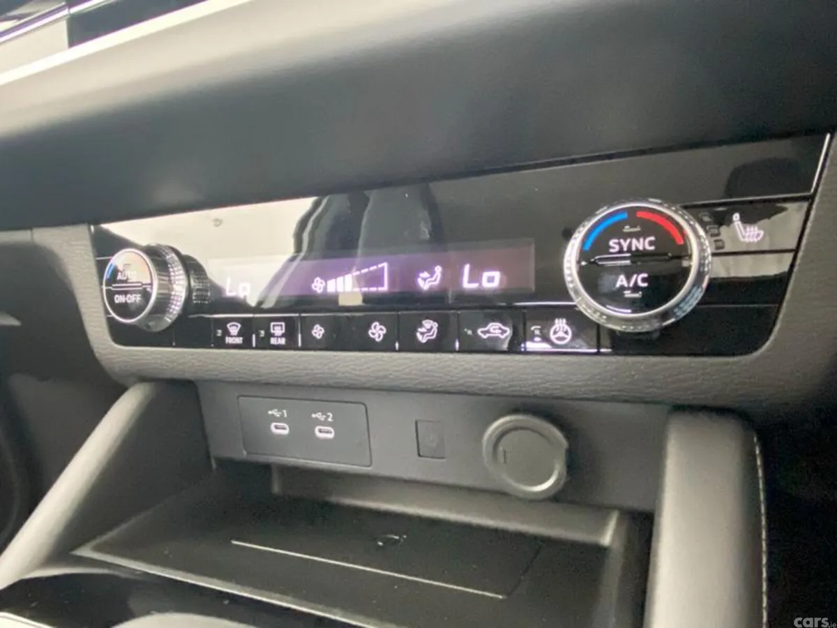 Mitsubishi Outlander SUV, Petrol Hybrid, 2026, White