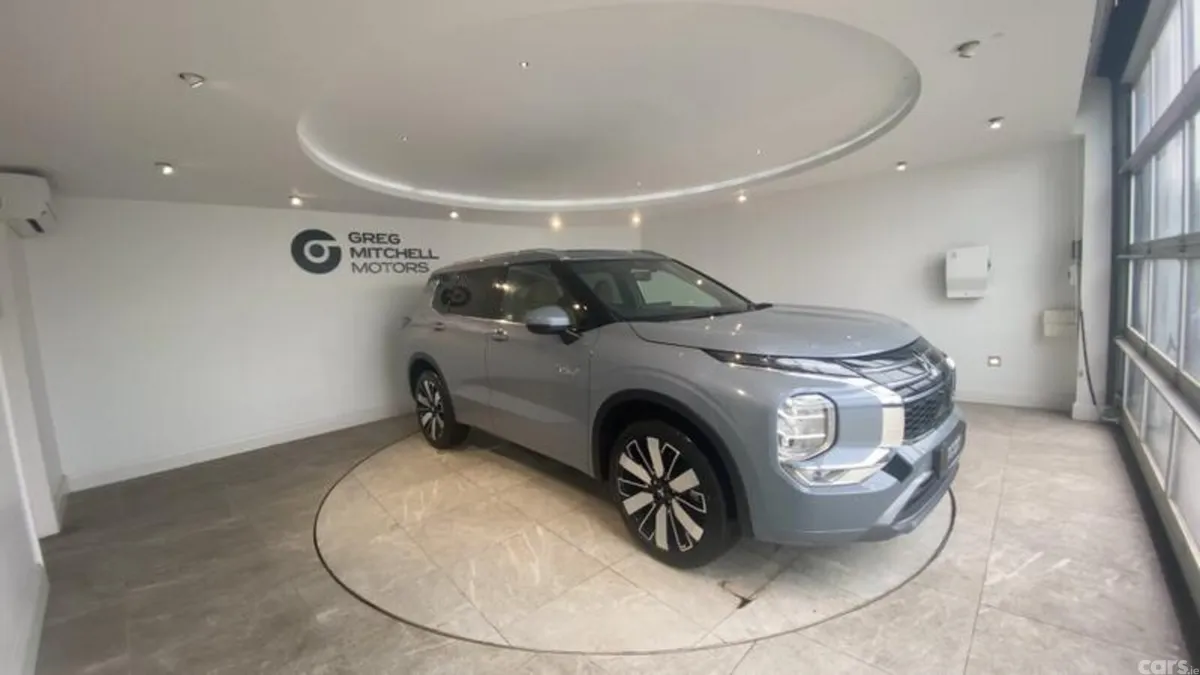 Mitsubishi Outlander SUV, Petrol Hybrid, 2026, Grey