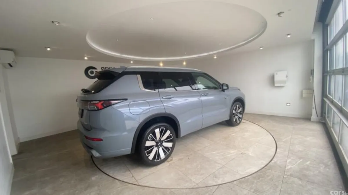 Mitsubishi Outlander SUV, Petrol Hybrid, 2026, Grey