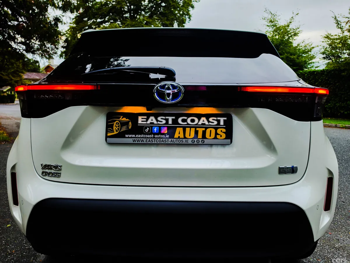 Toyota Yaris Cross Estate, Petrol Hybrid, 2021, White