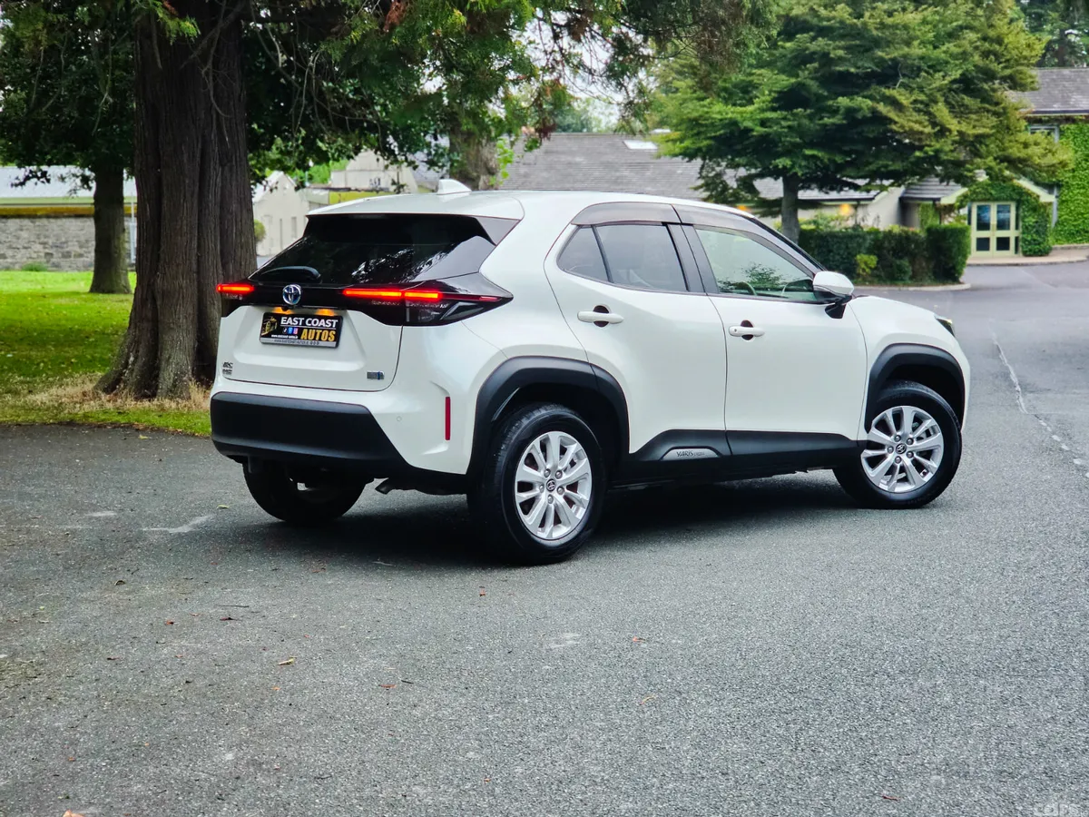 Toyota Yaris Cross Estate, Petrol Hybrid, 2021, White