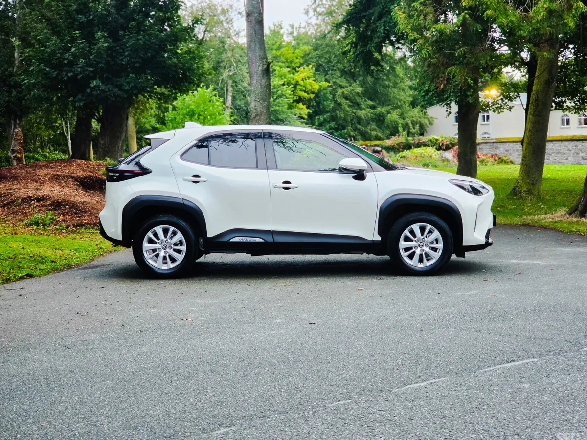 Toyota Yaris Cross Estate, Petrol Hybrid, 2021, White