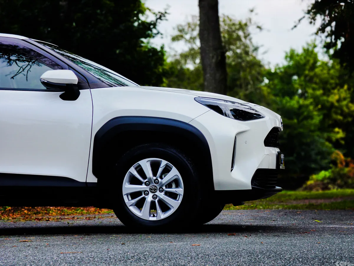 Toyota Yaris Cross Estate, Petrol Hybrid, 2021, White