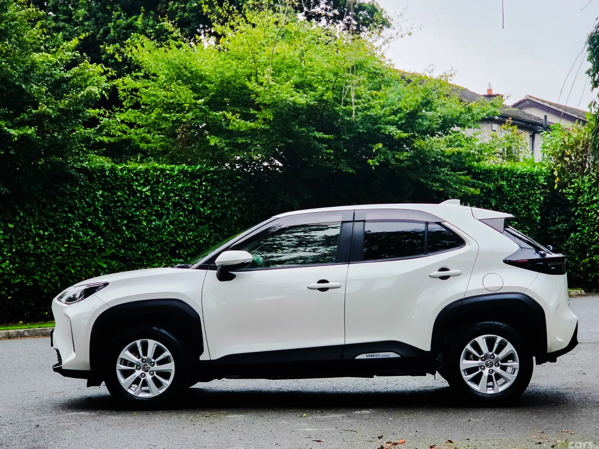 Toyota Yaris Cross Estate, Petrol Hybrid, 2021, White