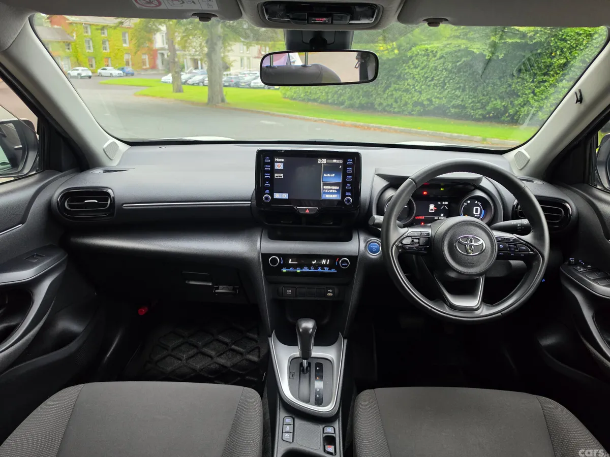 Toyota Yaris Cross Estate, Petrol Hybrid, 2021, White