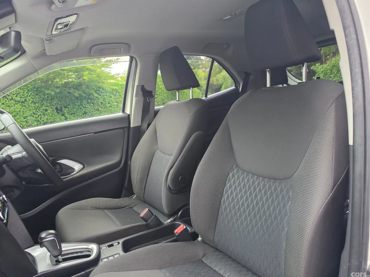 Toyota Yaris Cross Estate, Petrol Hybrid, 2021, White