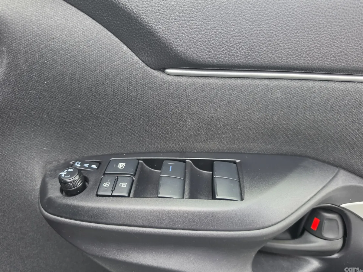Toyota Yaris Cross Estate, Petrol Hybrid, 2021, White