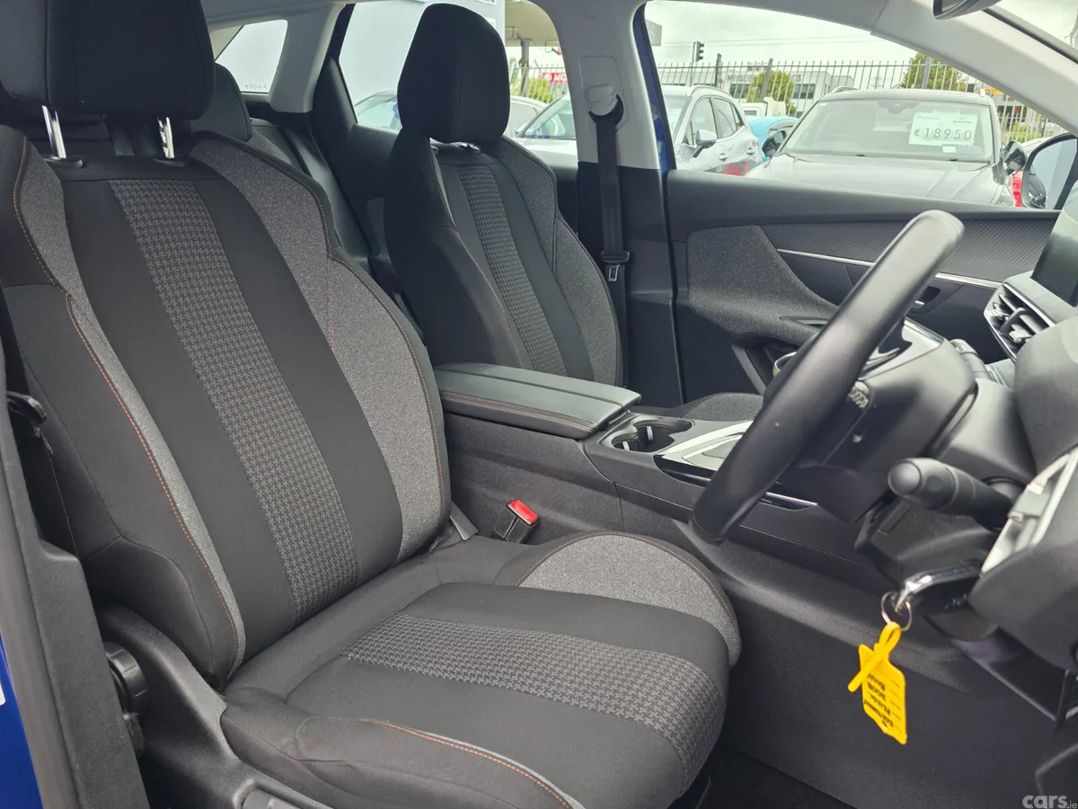 Peugeot 3008 SUV, Petrol, 2019, Blue
