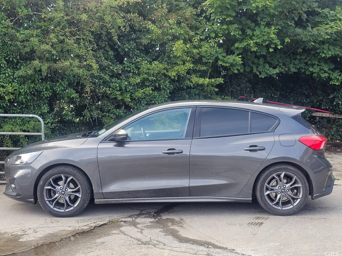 Ford Focus Hatchback, Petrol, 2019, Grey