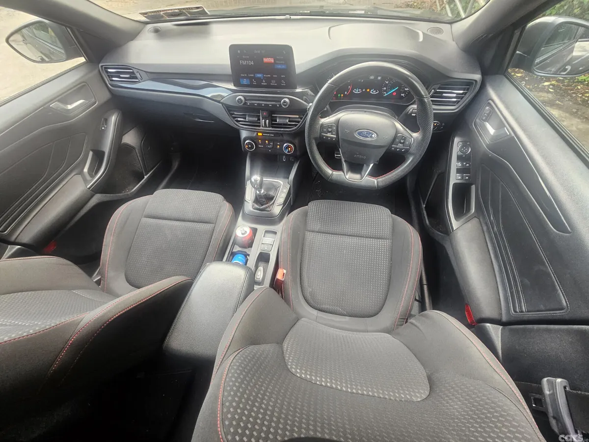 Ford Focus Hatchback, Petrol, 2019, Grey