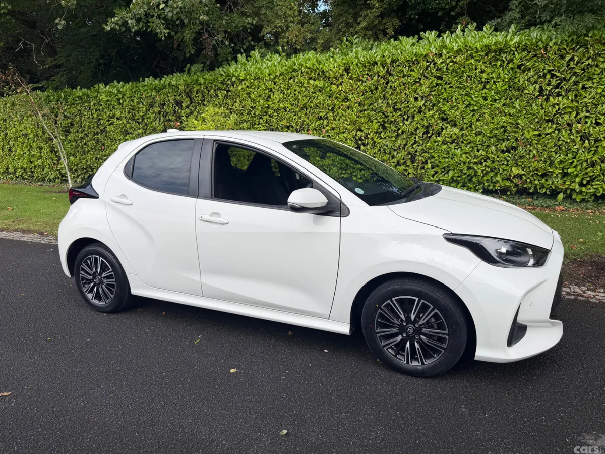 Toyota Yaris Hatchback, Petrol, 2021, White