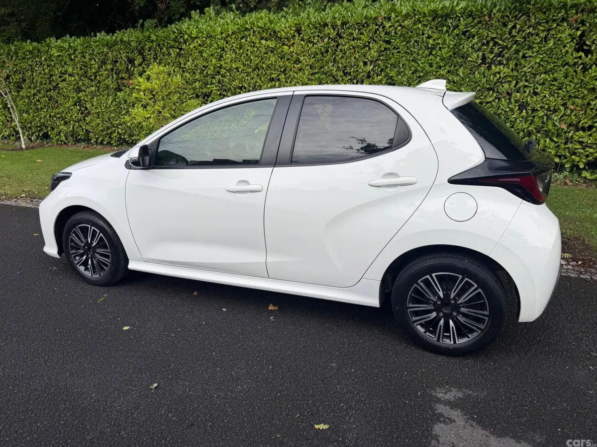 Toyota Yaris Hatchback, Petrol, 2021, White