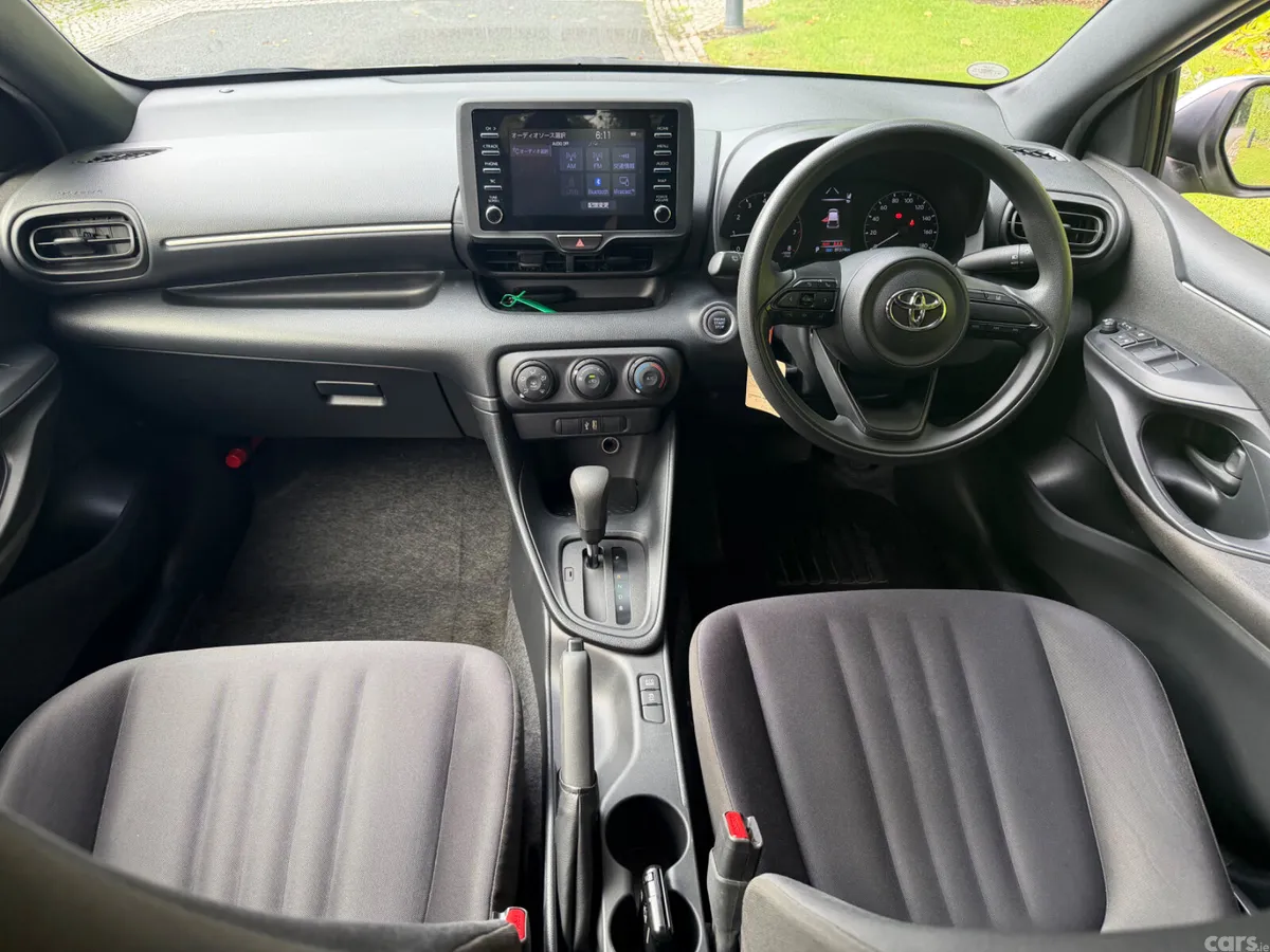 Toyota Yaris Hatchback, Petrol, 2021, White