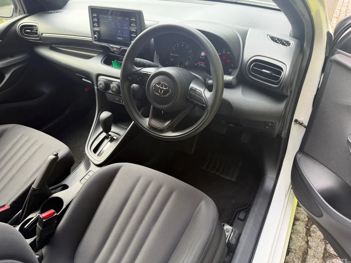 Toyota Yaris Hatchback, Petrol, 2021, White
