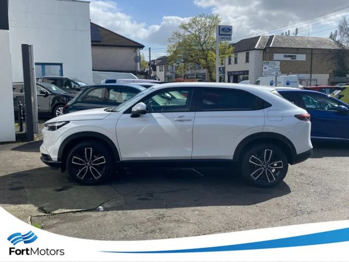 Honda HR-V Hatchback, Petrol Hybrid, 2022, White