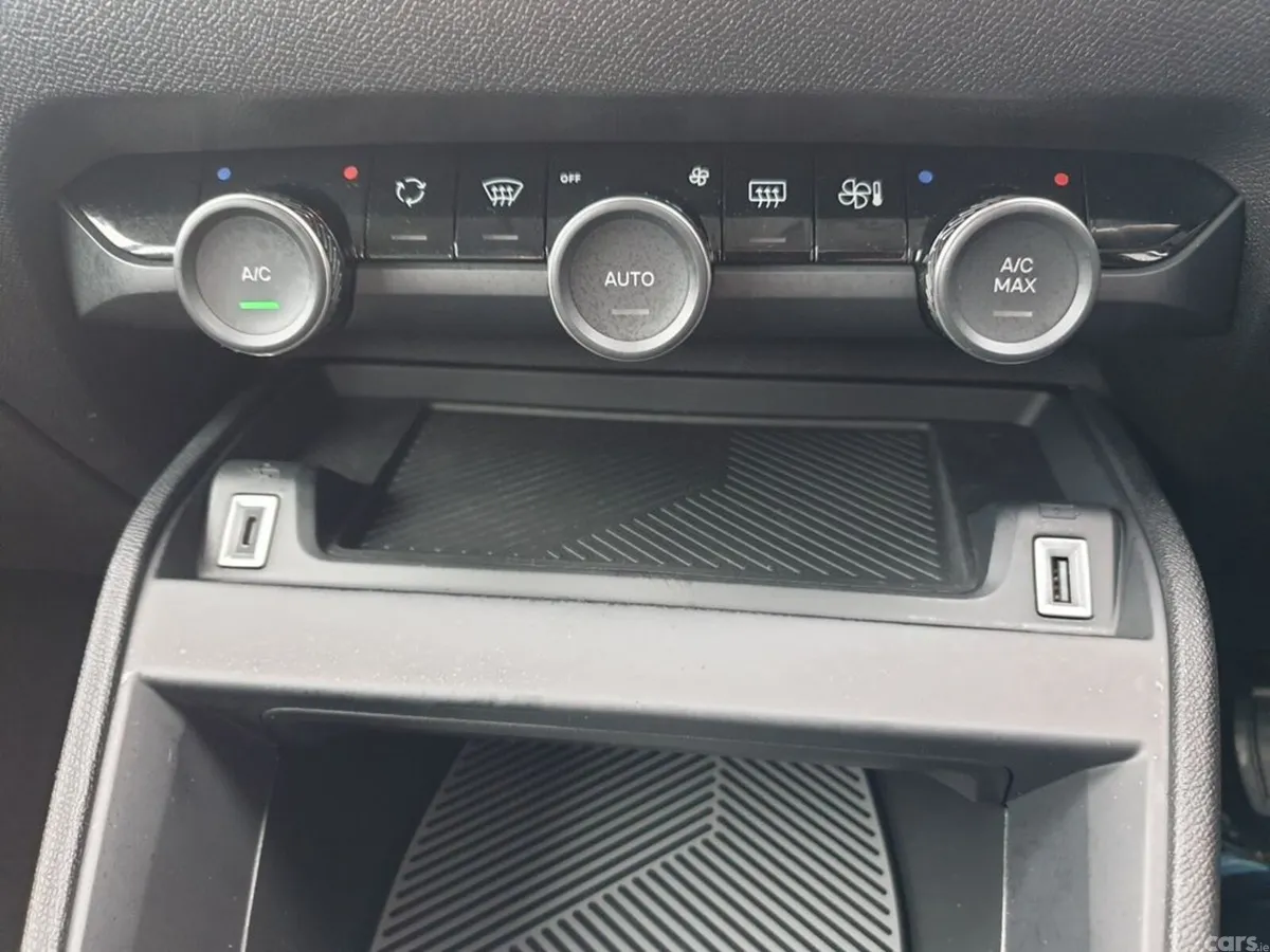 Citroen C4 Hatchback, Petrol, 2025, Red