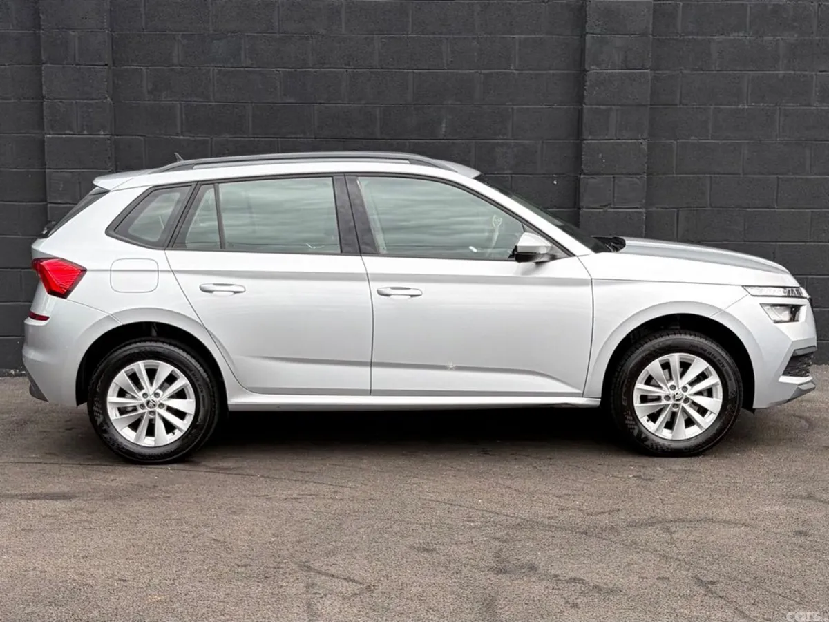 Skoda Kamiq Hatchback, Petrol, 2023, Silver