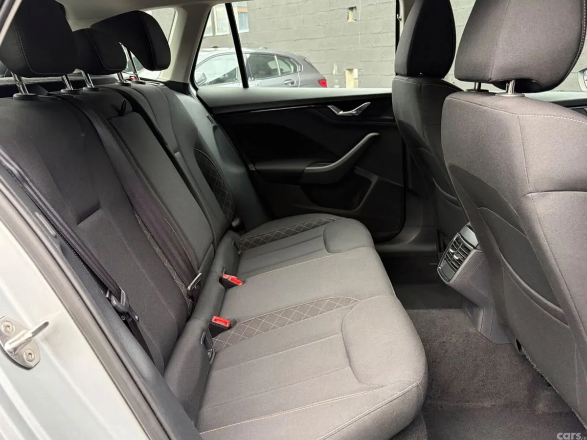 Skoda Kamiq Hatchback, Petrol, 2023, Silver