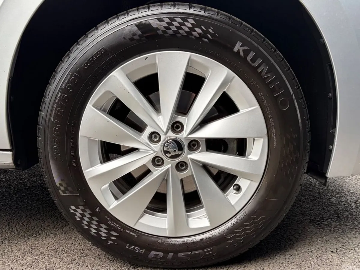Skoda Kamiq Hatchback, Petrol, 2023, Silver