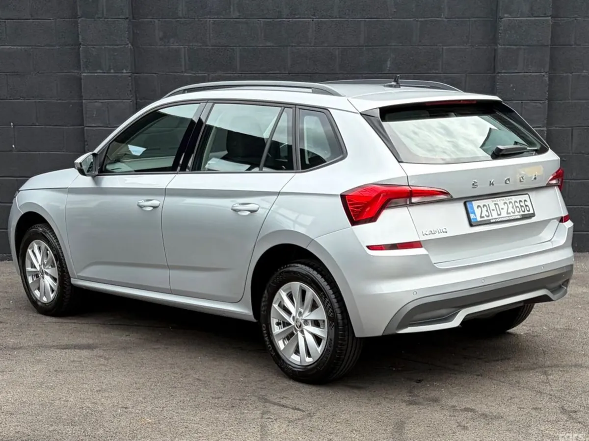 Skoda Kamiq Hatchback, Petrol, 2023, Silver