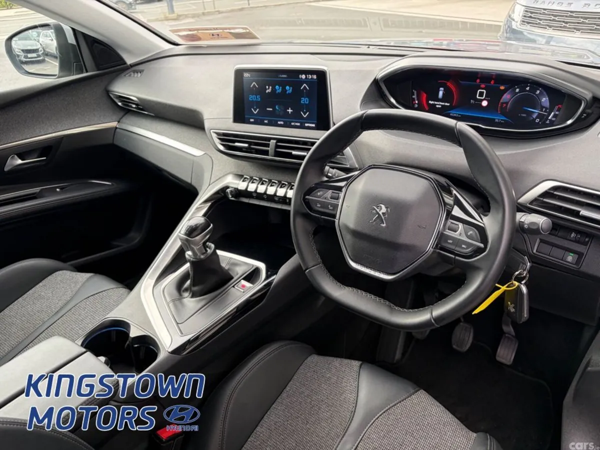 Peugeot 5008 MPV, Petrol, 2021, Grey