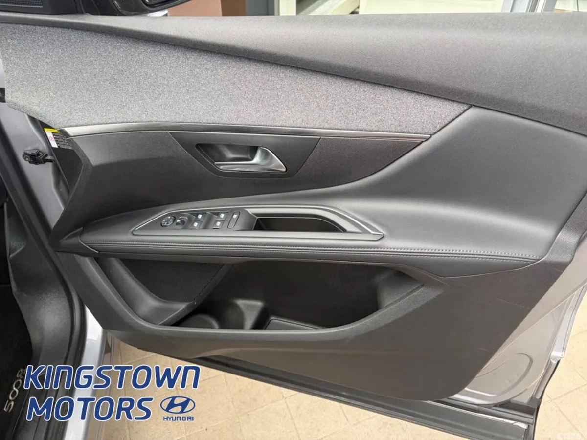 Peugeot 5008 MPV, Petrol, 2021, Grey