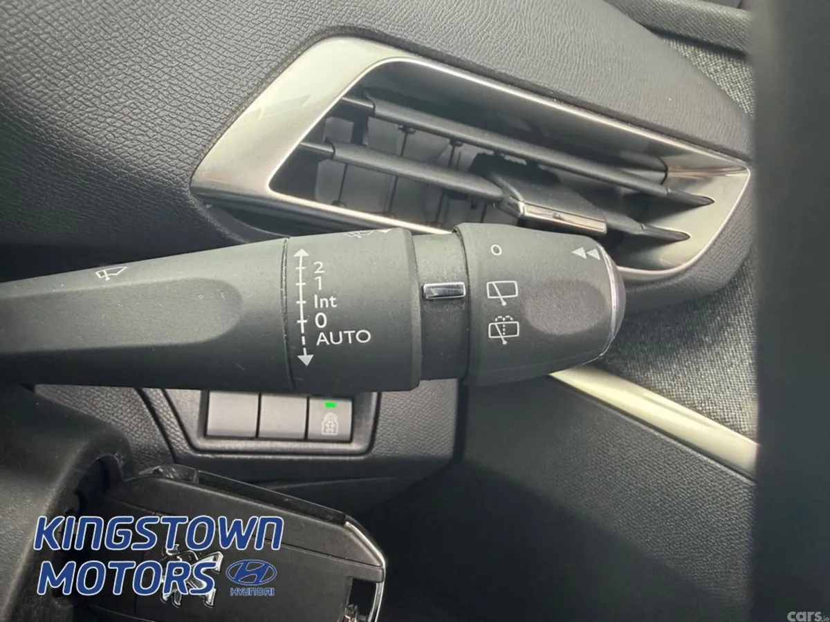 Peugeot 5008 MPV, Petrol, 2021, Grey