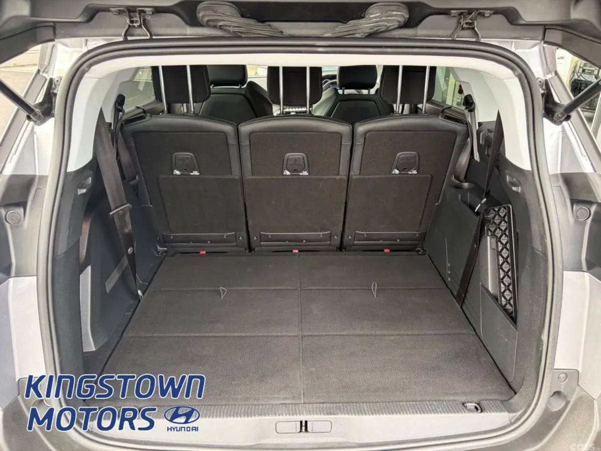 Peugeot 5008 MPV, Petrol, 2021, Grey