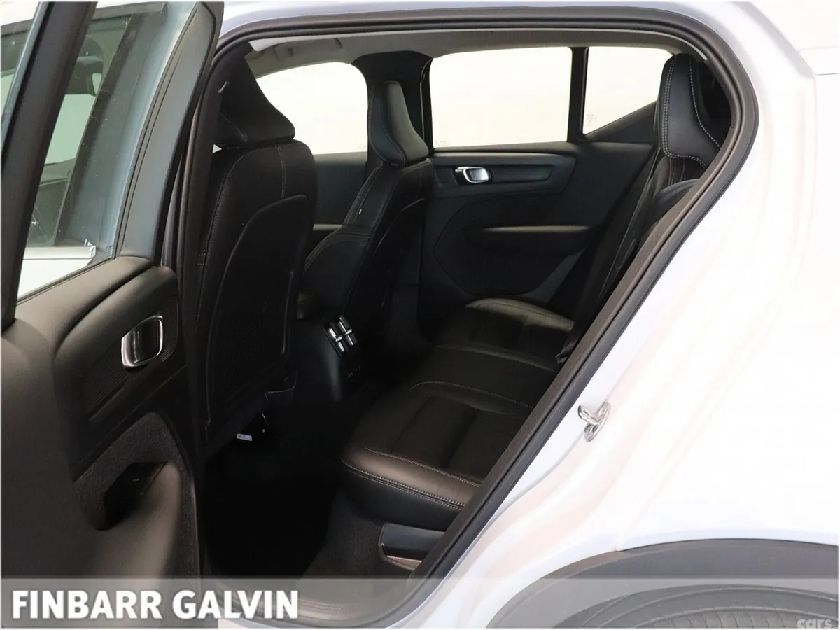Volvo XC40 SUV, Petrol Plug-in Hybrid, 2022, Silver