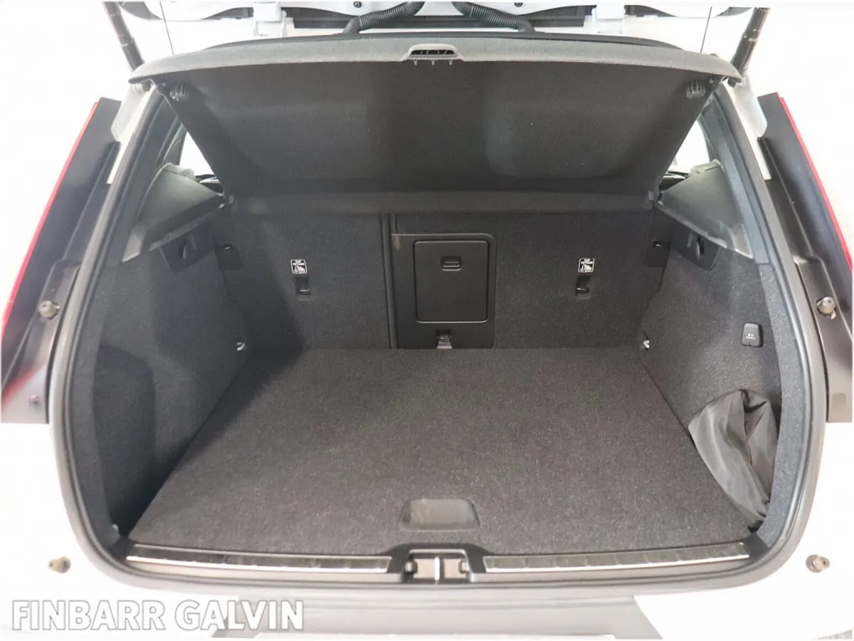 Volvo XC40 SUV, Petrol Plug-in Hybrid, 2022, Silver