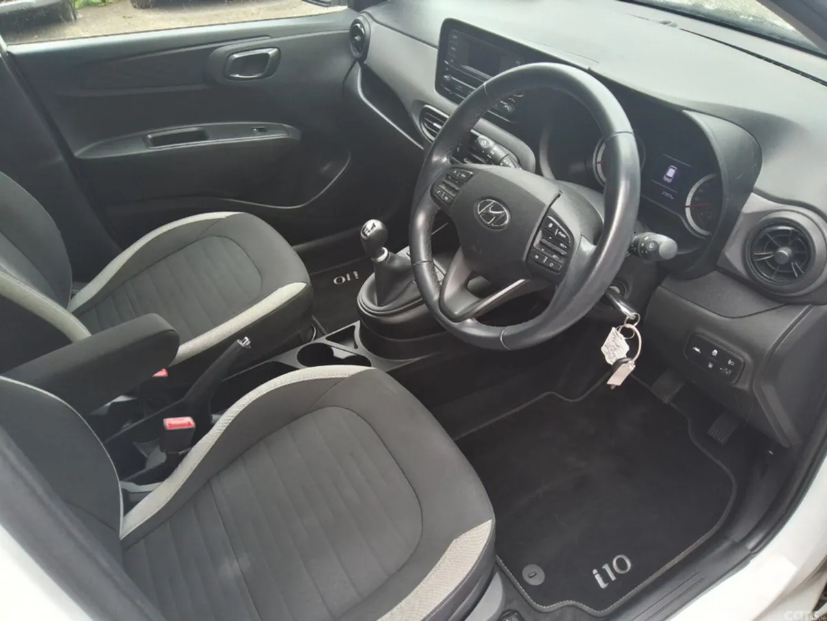 Hyundai i10 Hatchback, Petrol, 2023, White