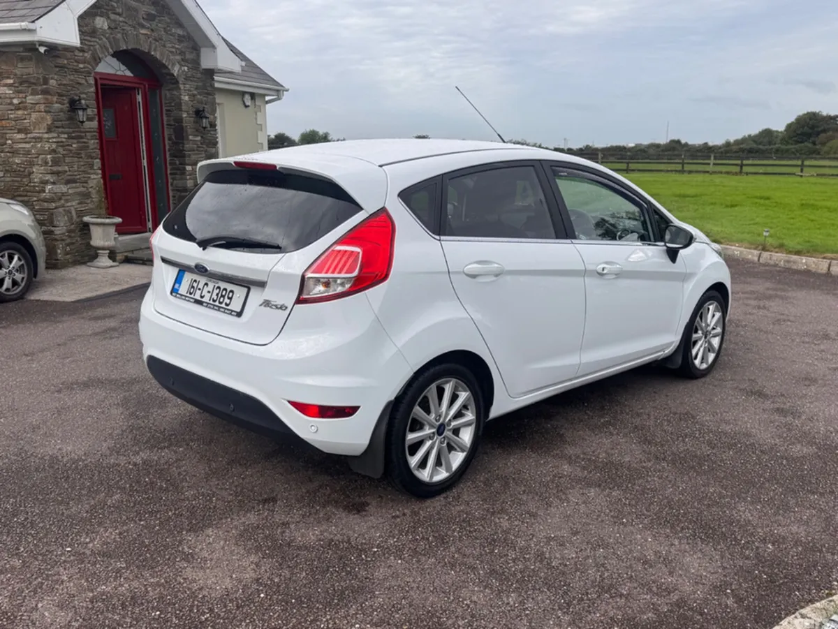 Ford Fiesta Hatchback, Petrol, 2016, White