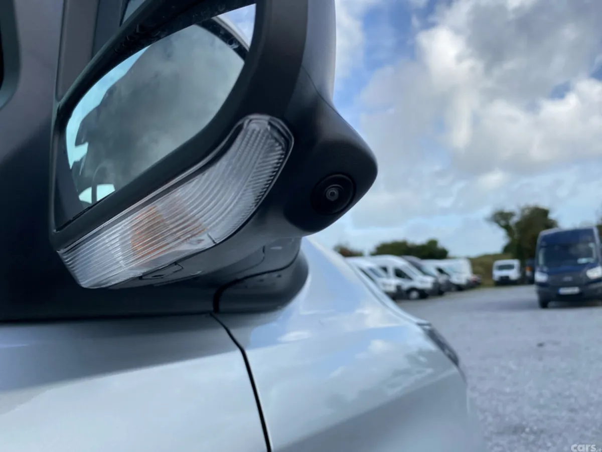 Ford Tourneo Custom Van, Petrol Plug-in Hybrid, 2026, Silver