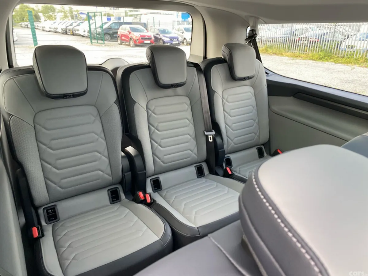 Ford Tourneo Custom Van, Petrol Plug-in Hybrid, 2026, Silver