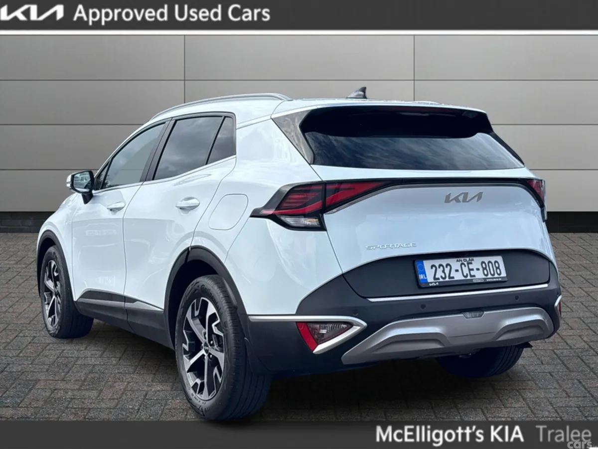 Kia Sportage MPV, Diesel, 2023, White