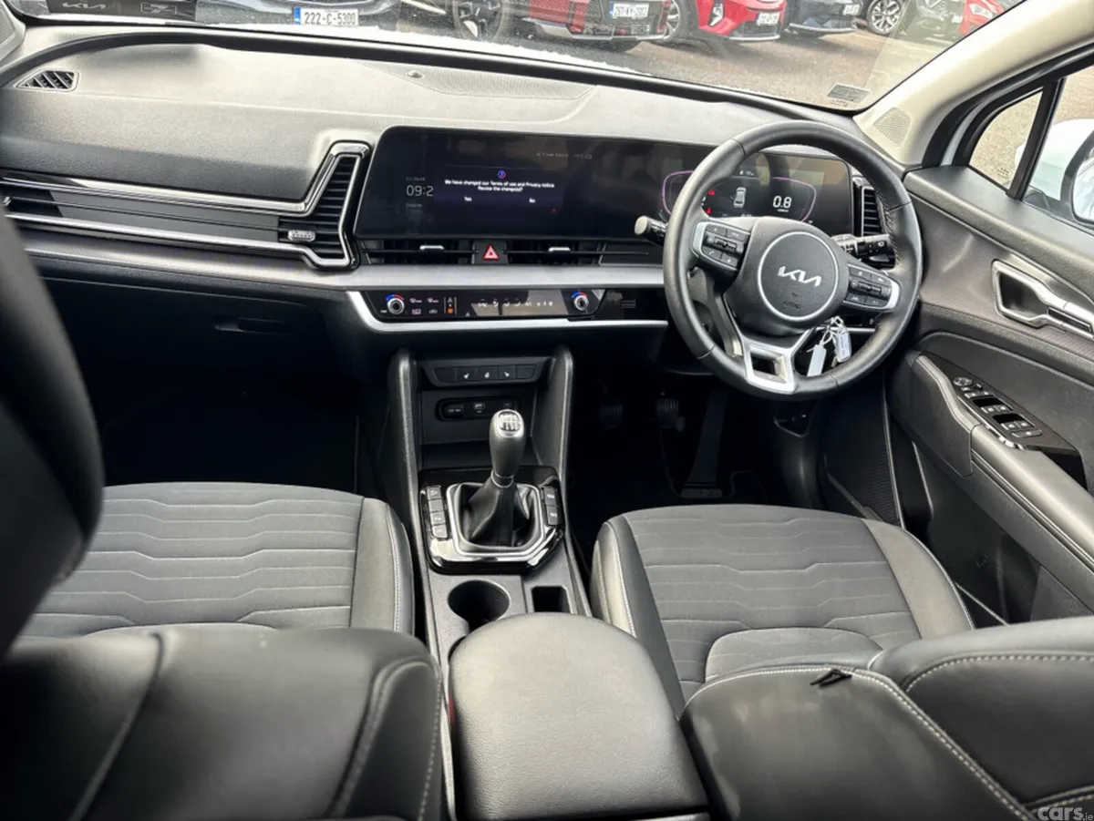Kia Sportage MPV, Diesel, 2023, White
