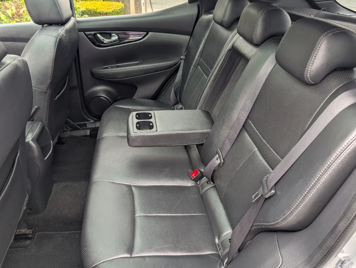 Nissan Qashqai Hatchback, Diesel, 2015, Silver