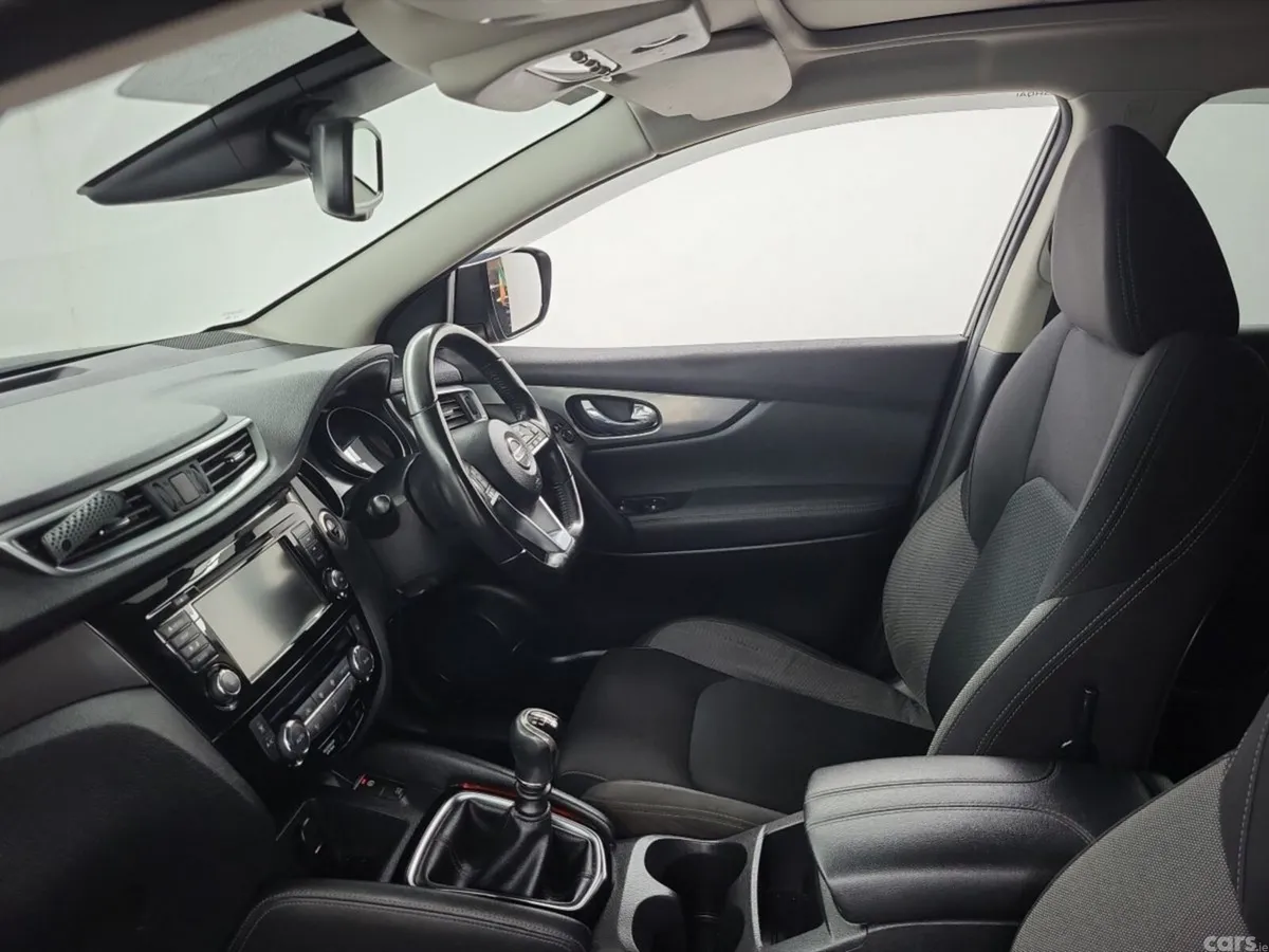 Nissan Qashqai MPV, Petrol, 2019, Black