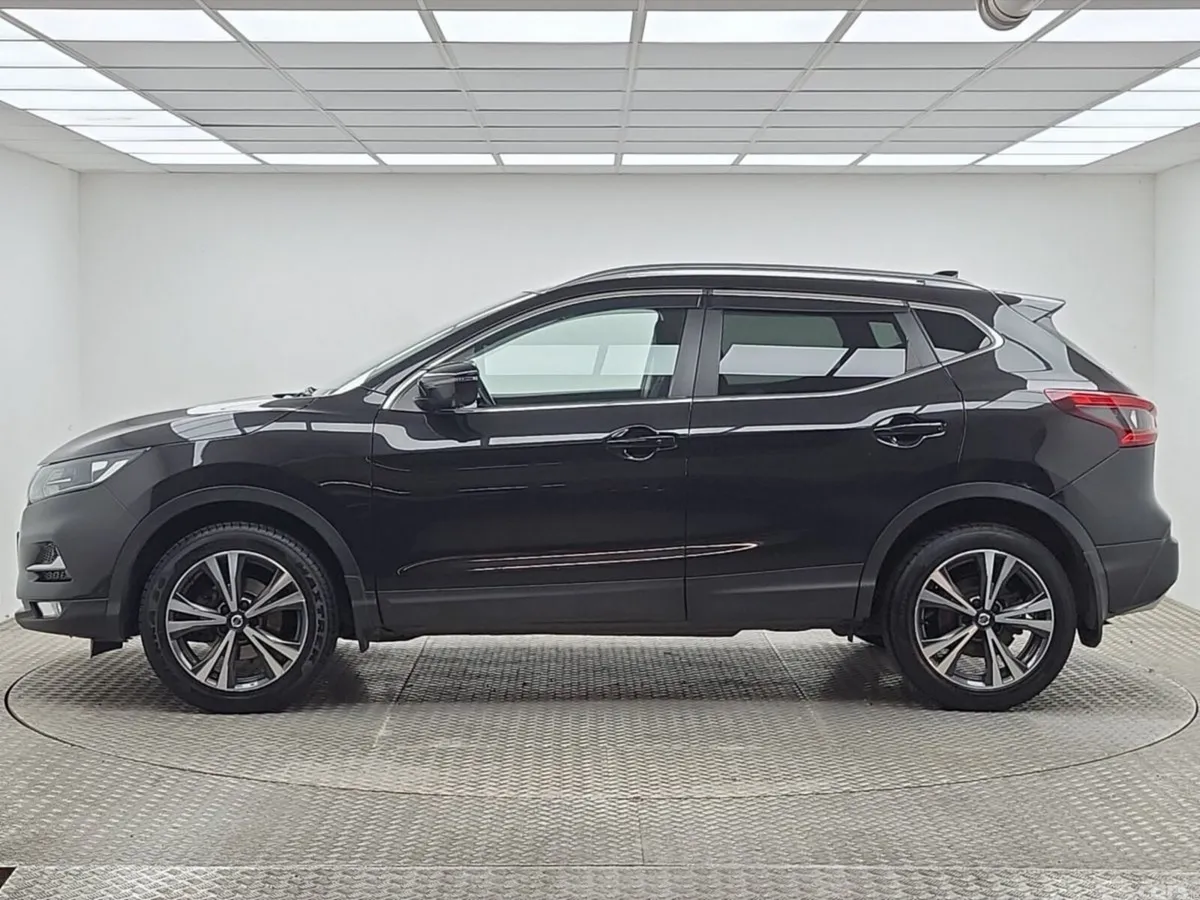 Nissan Qashqai MPV, Petrol, 2019, Black