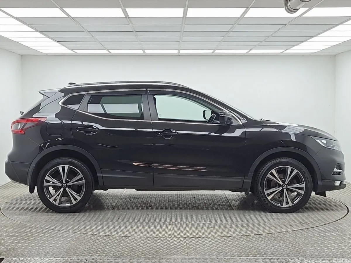 Nissan Qashqai MPV, Petrol, 2019, Black