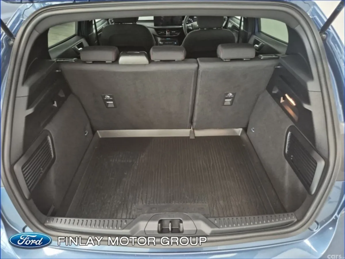 Ford Focus Hatchback, Petrol, 2023, Blue