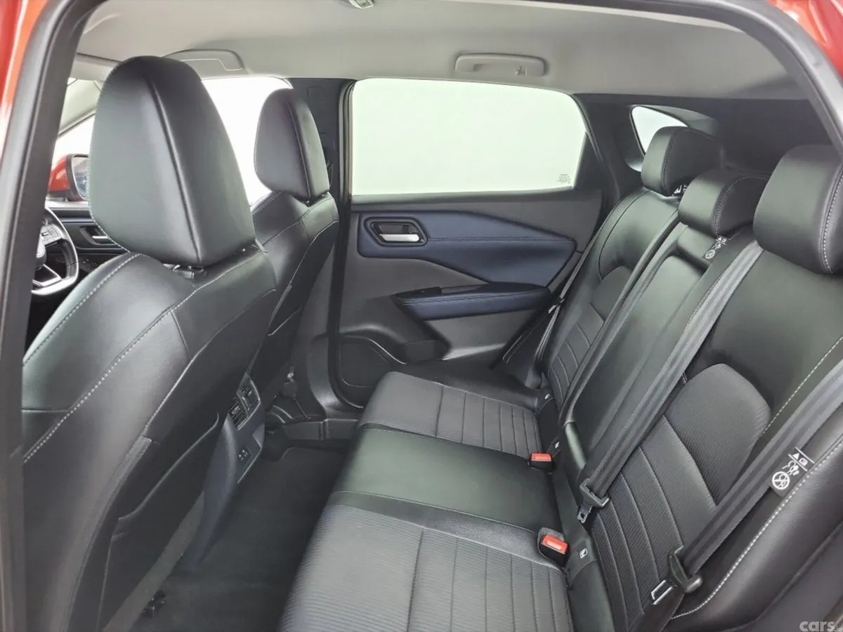 Nissan Qashqai MPV, Petrol, 2022, Red