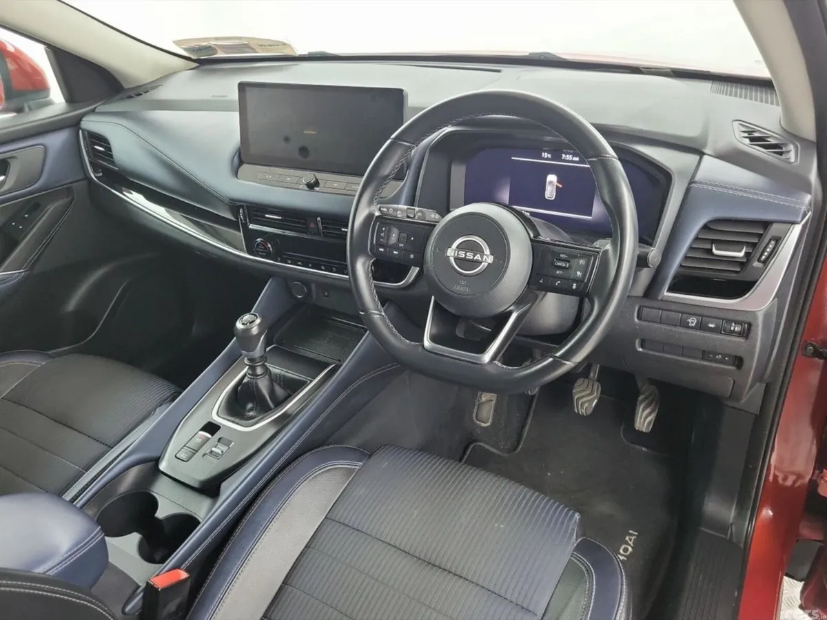 Nissan Qashqai MPV, Petrol, 2022, Red